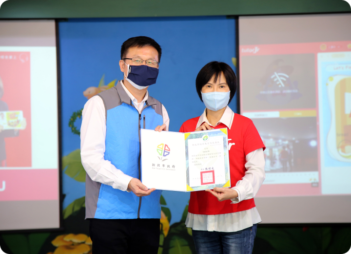 Donated English-learning resources to six cities/counties in Taiwan during the COVID-19 lockdown